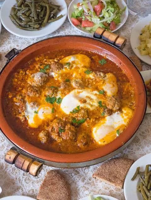 Tajine de kefta aux œufs