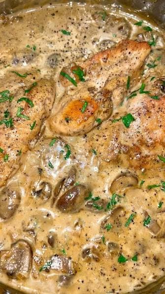 Escalopes de poulet à la crème et aux champignons